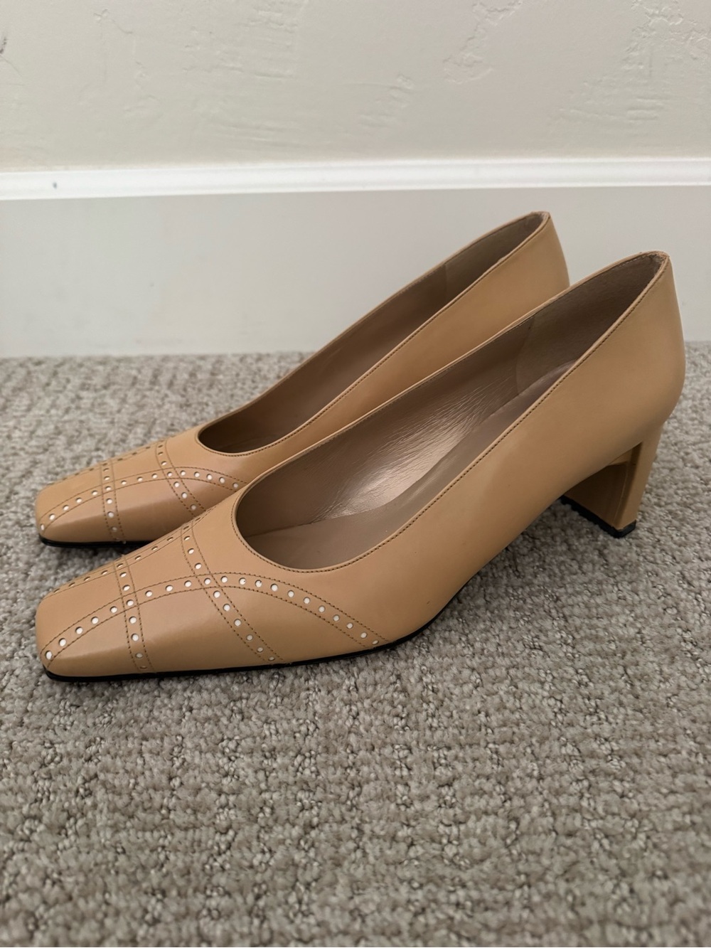 Stuart Weitzman Beige Leather Square-Toe Heels - Picture 5 of 6